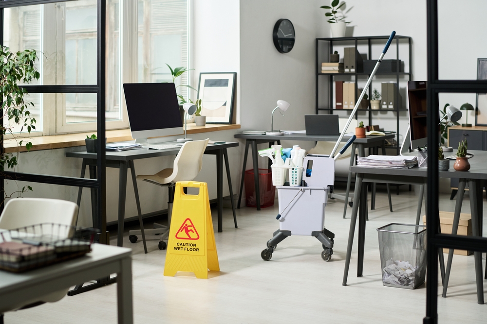 cleaning,office,room,with,detergents